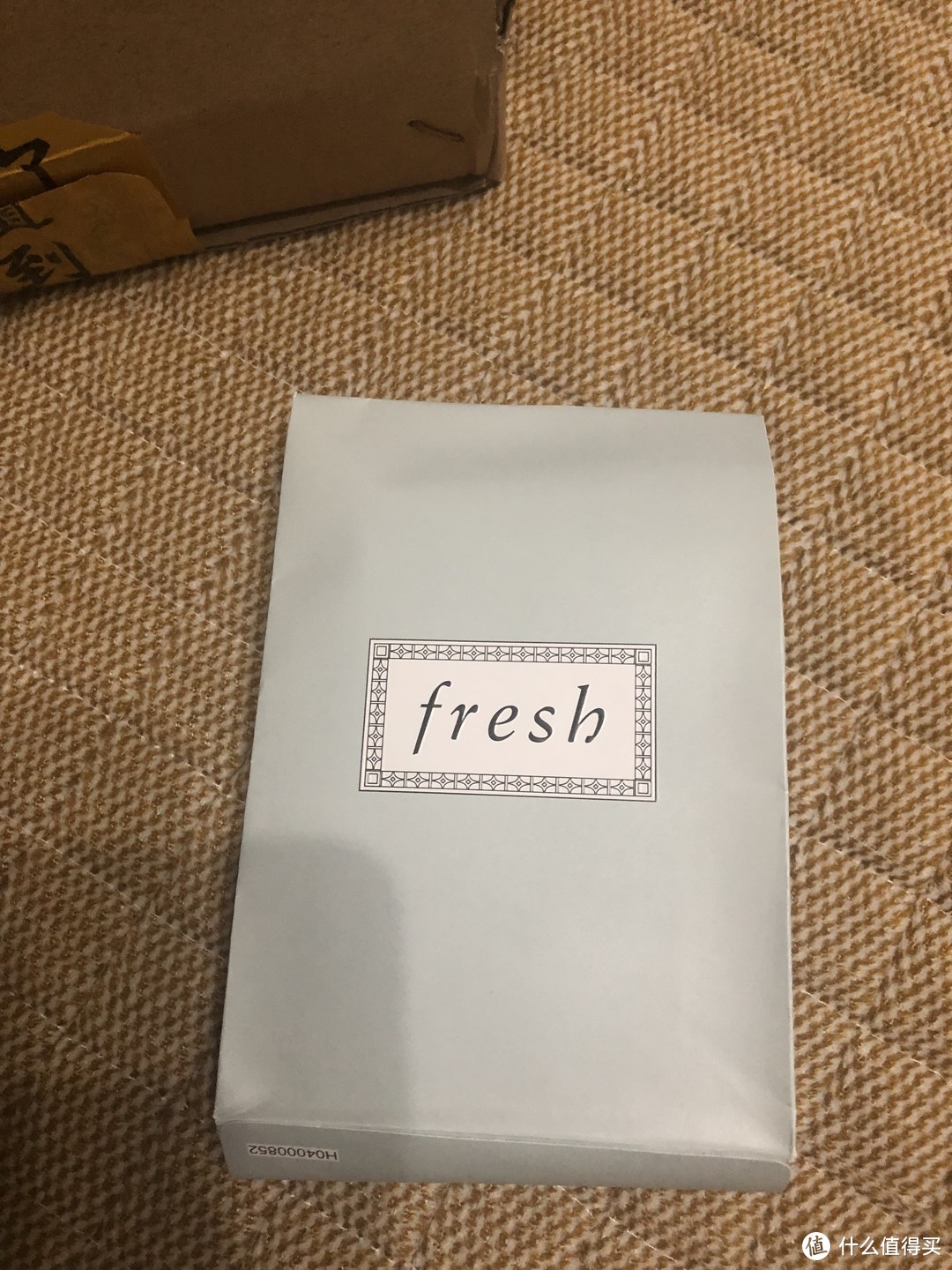 想要秋冬不干燥嘟嘟唇，选择守护小天使Fresh焦糖唇膜