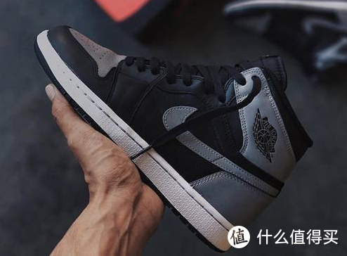 简约时尚又百搭非AIR JORDAN 1 MID 酷灰莫属