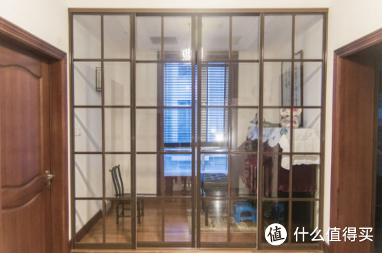 让冬日阳光透进家，整体窄边玻璃移门让你家温暖又通透！