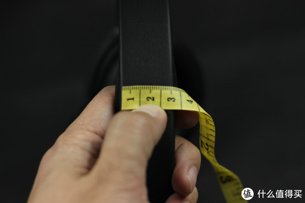 5cm,这个宽度我无法评价,不过戴起来是没有什么感觉的.