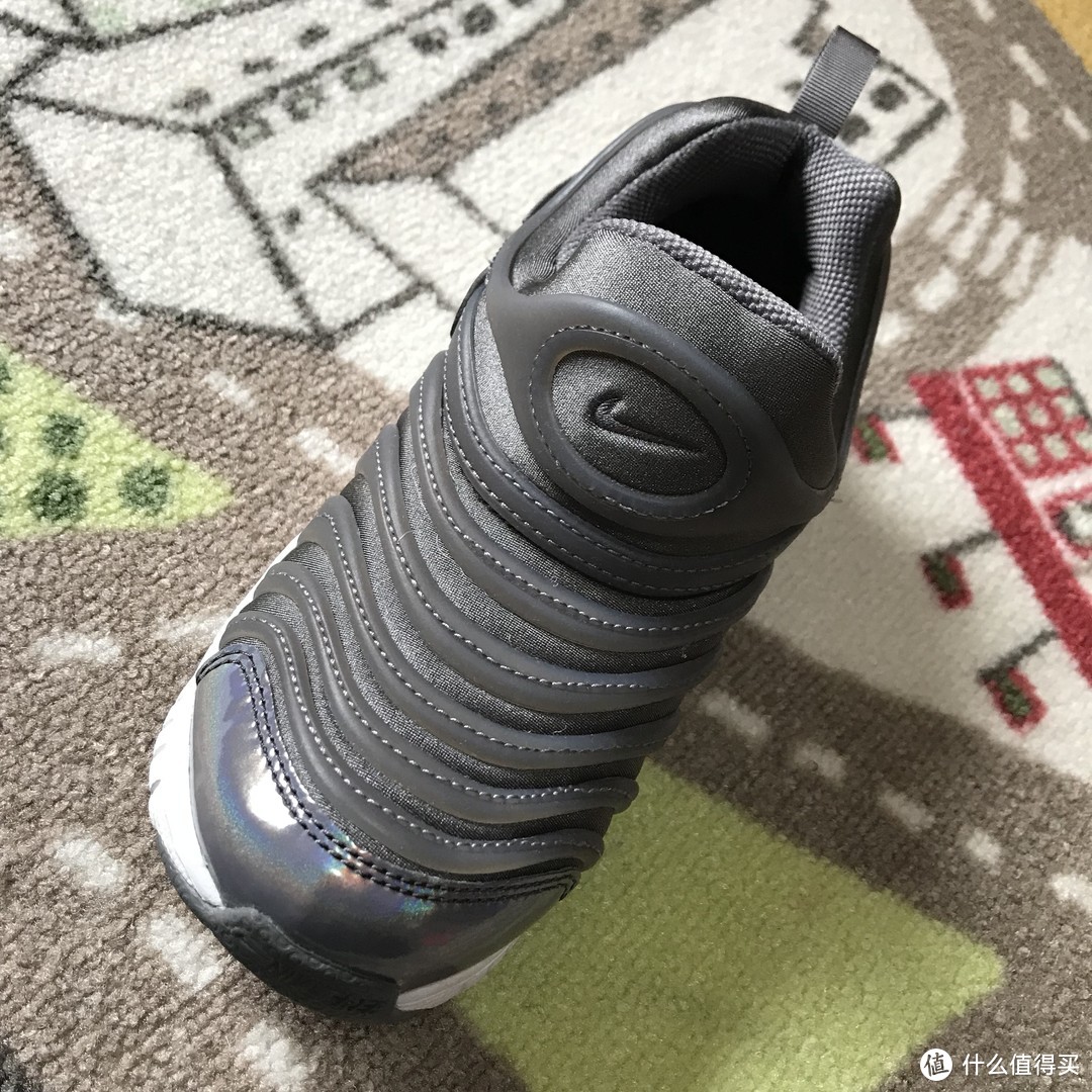 Nike DYNAMO FREE 毛毛虫童鞋