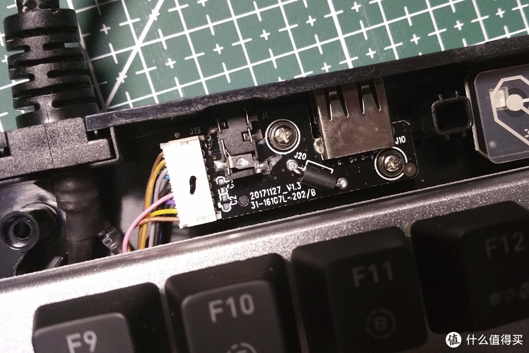 键盘侠的习武感悟——TT 星脉X1 RGB银轴机械键盘简测