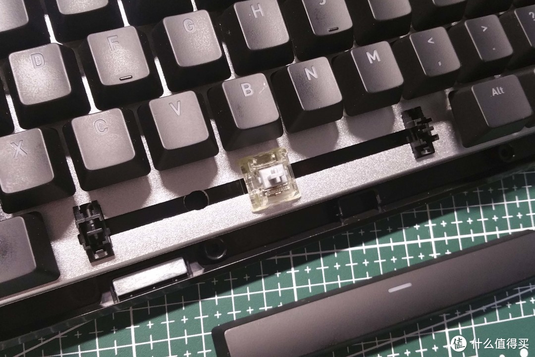 键盘侠的习武感悟——TT 星脉X1 RGB银轴机械键盘简测