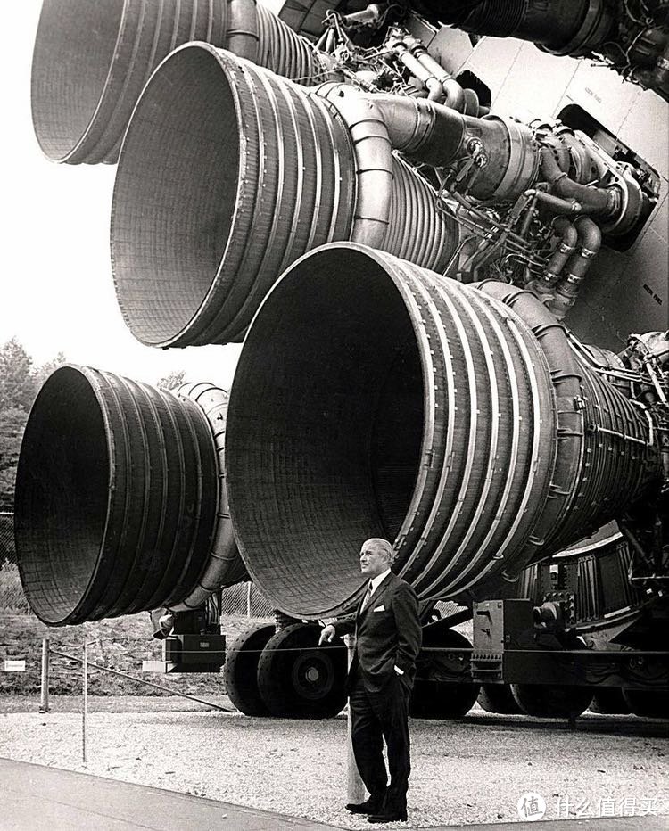 土星5号主持设计者——冯·布劳恩和F-1引擎。