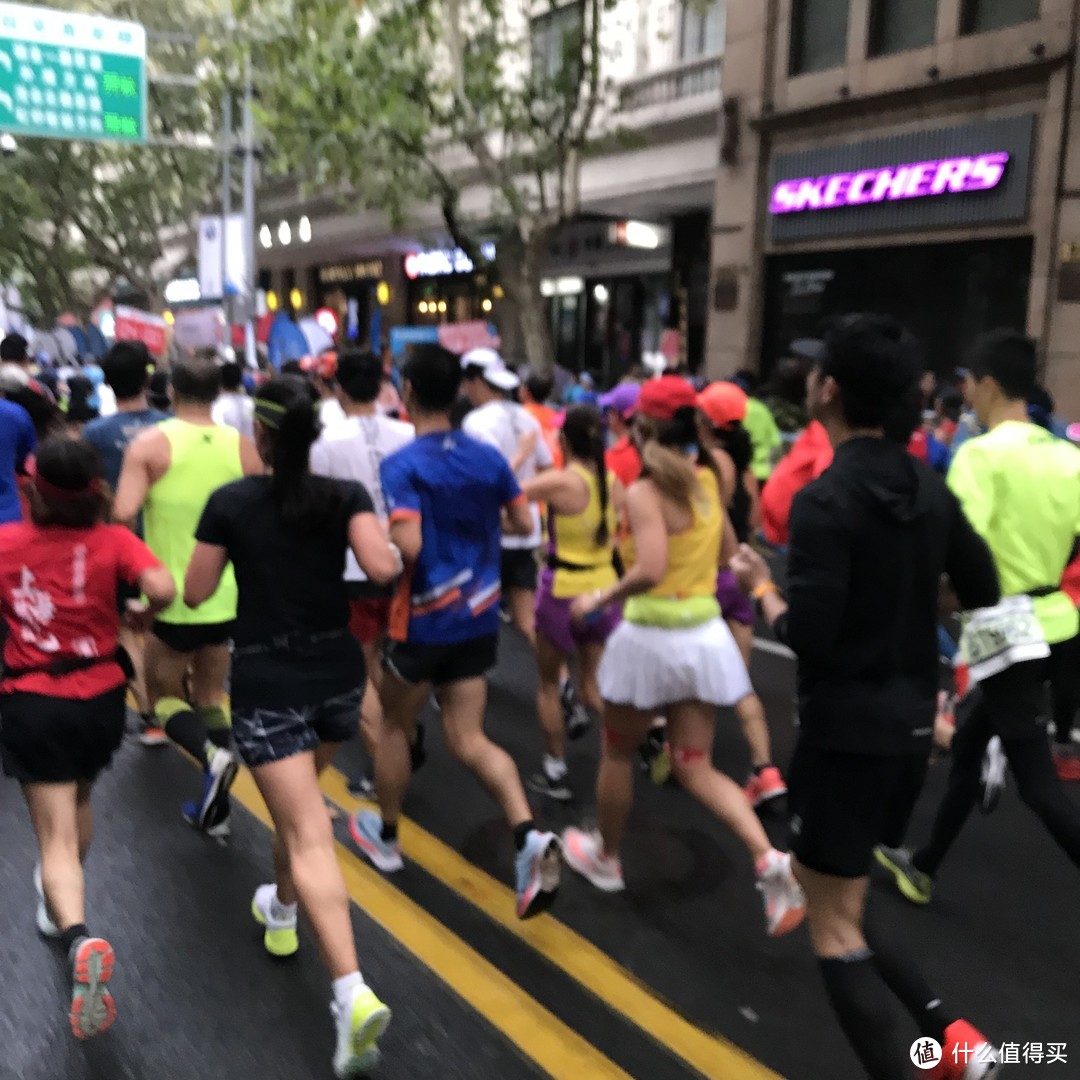 大雨中的PB！我的2018上海国际马拉松完赛全记录