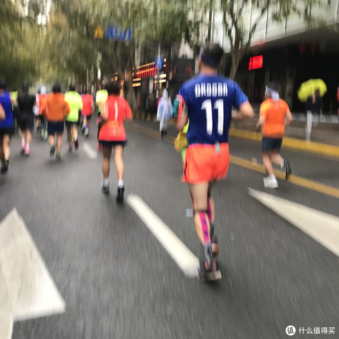 大雨中的PB！我的2018上海国际马拉松完赛全记录