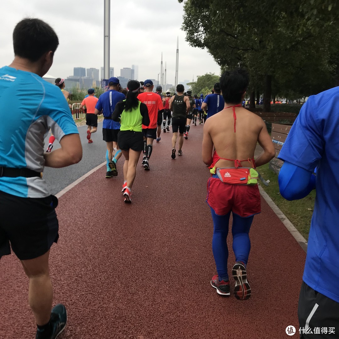 大雨中的PB！我的2018上海国际马拉松完赛全记录