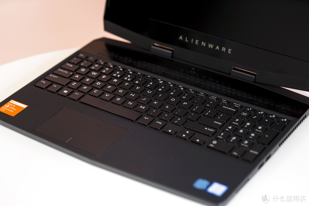 贵不是它的缺点！Alienware M15超详细测评，附电竞装备