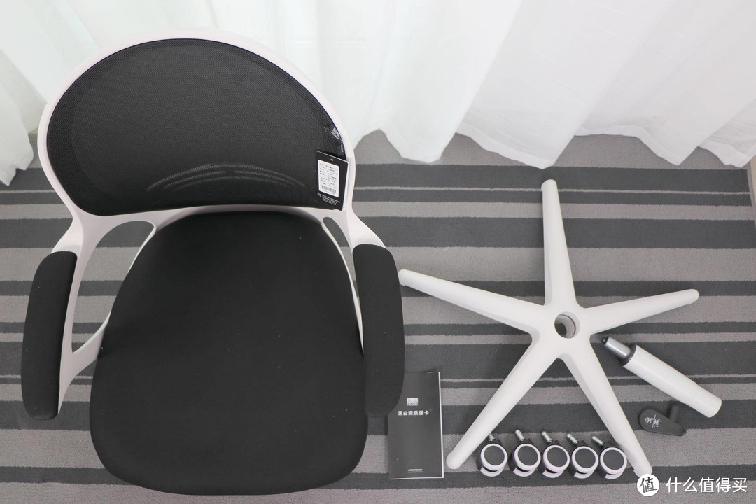 小小椅子让居家办公更轻松，黑白调蛋壳椅体验测评