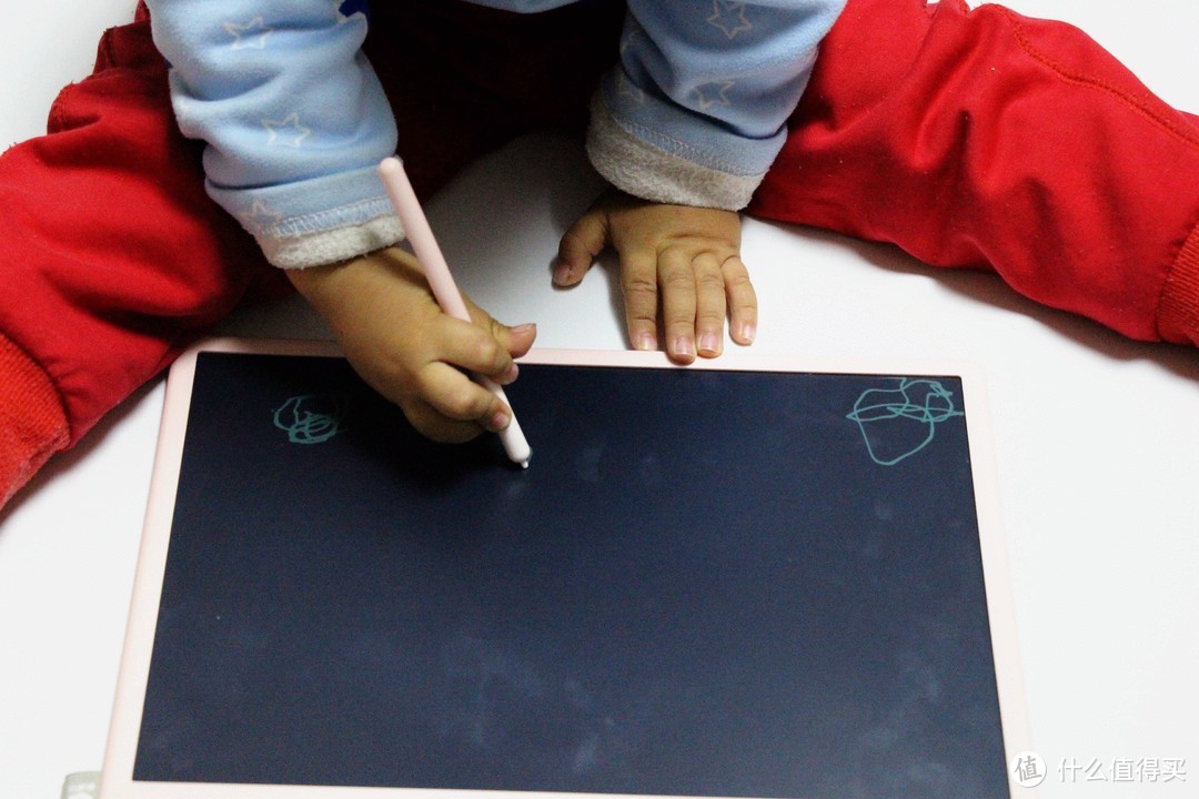 绘画涂鸦，激发孩子创作潜能——机器岛智能小黑板体验