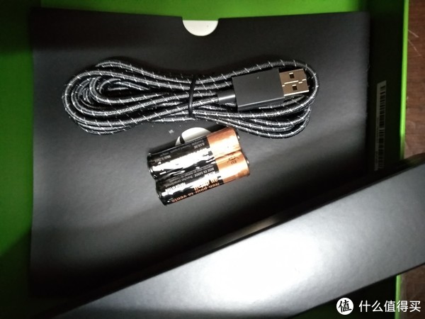 编织线和2节电池