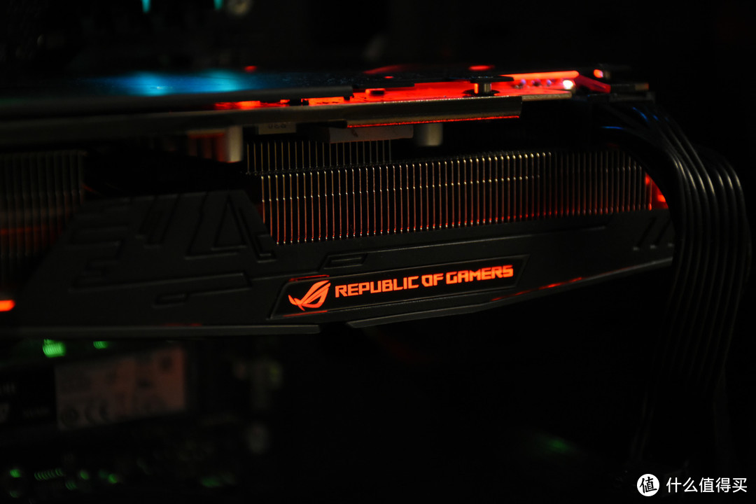 AMD显卡新玩法？玩家国度 ROG RX590 O8G Gaming显卡乱测