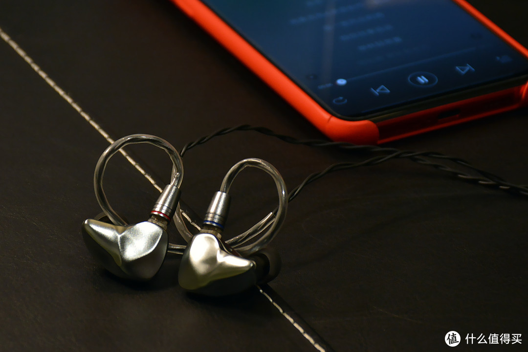 七彩虹推出首款圈铁耳机：全金属+双针换线设计，音质如何？
