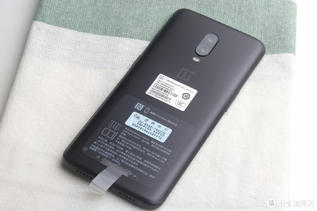 对于手机超级小白来说，这款手机好用吗？一加 OnePlus 6T 智能手机众测报告