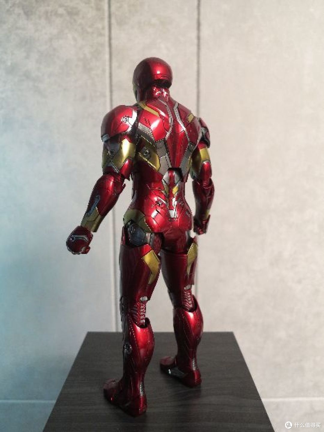 把玩的乐趣篇一hottoys合金压铸钢铁侠mark46