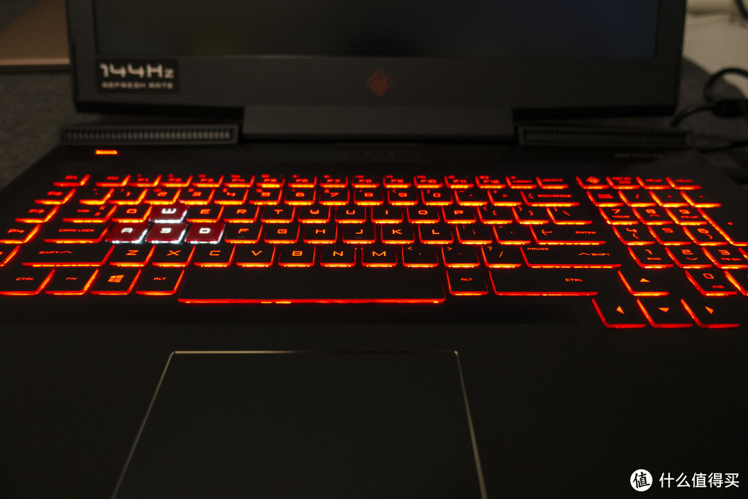 ▲键盘灯只有红色，不是RGB的