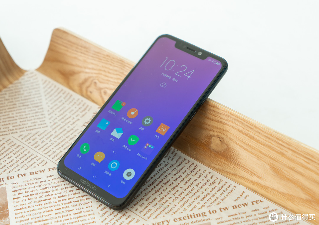 刷了华为渐变色油漆、又撞脸苹果XS的motorola p30开箱！