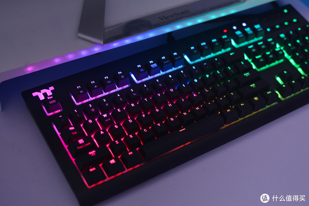 好看更好玩！——Tt星脉X1RGB 机械键盘众测报告