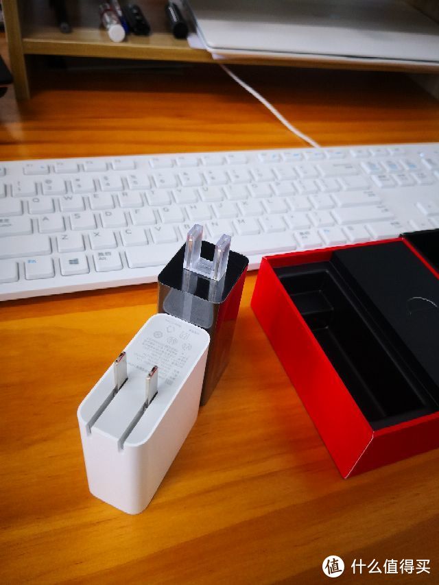 Thinkplus口红电源对比小米USB-C电源适配器