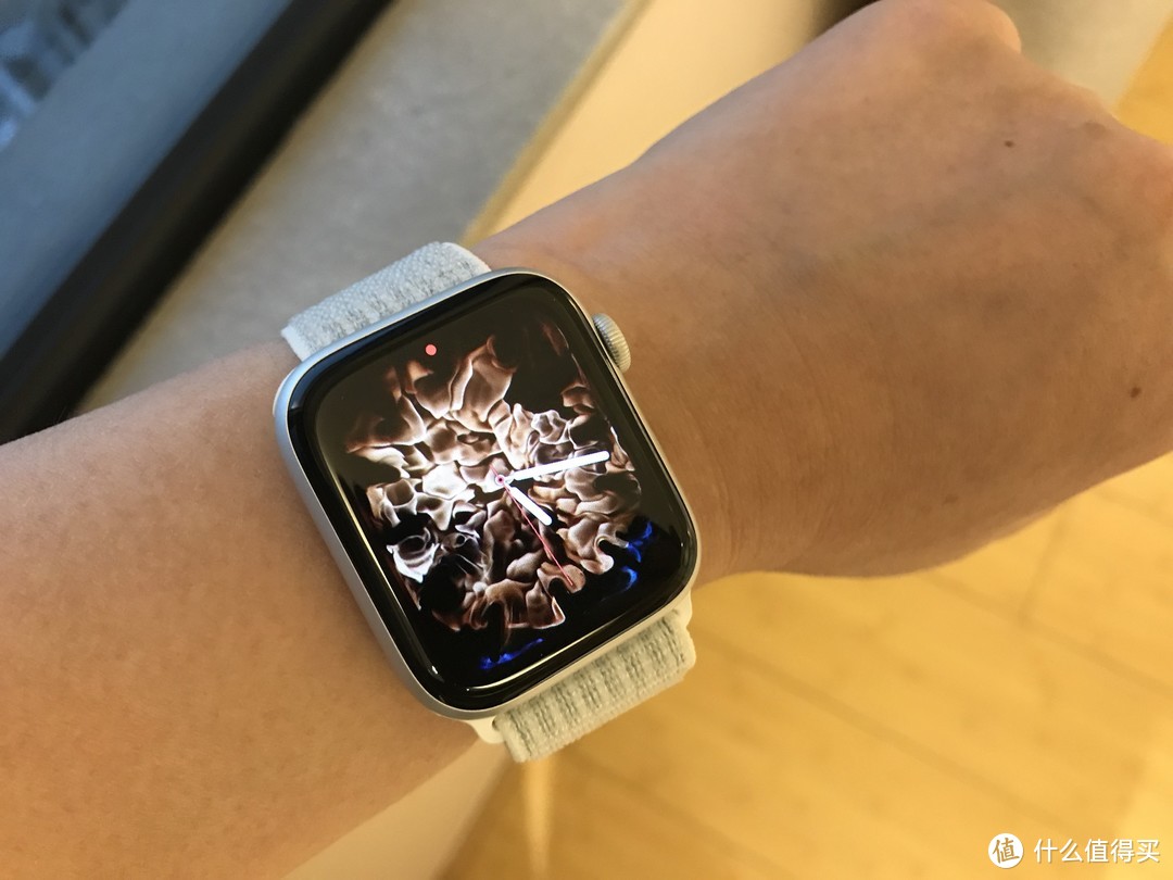 Apple Watch series 4 NIKE+ 银色款使用感受及红色回环式运动表带开箱