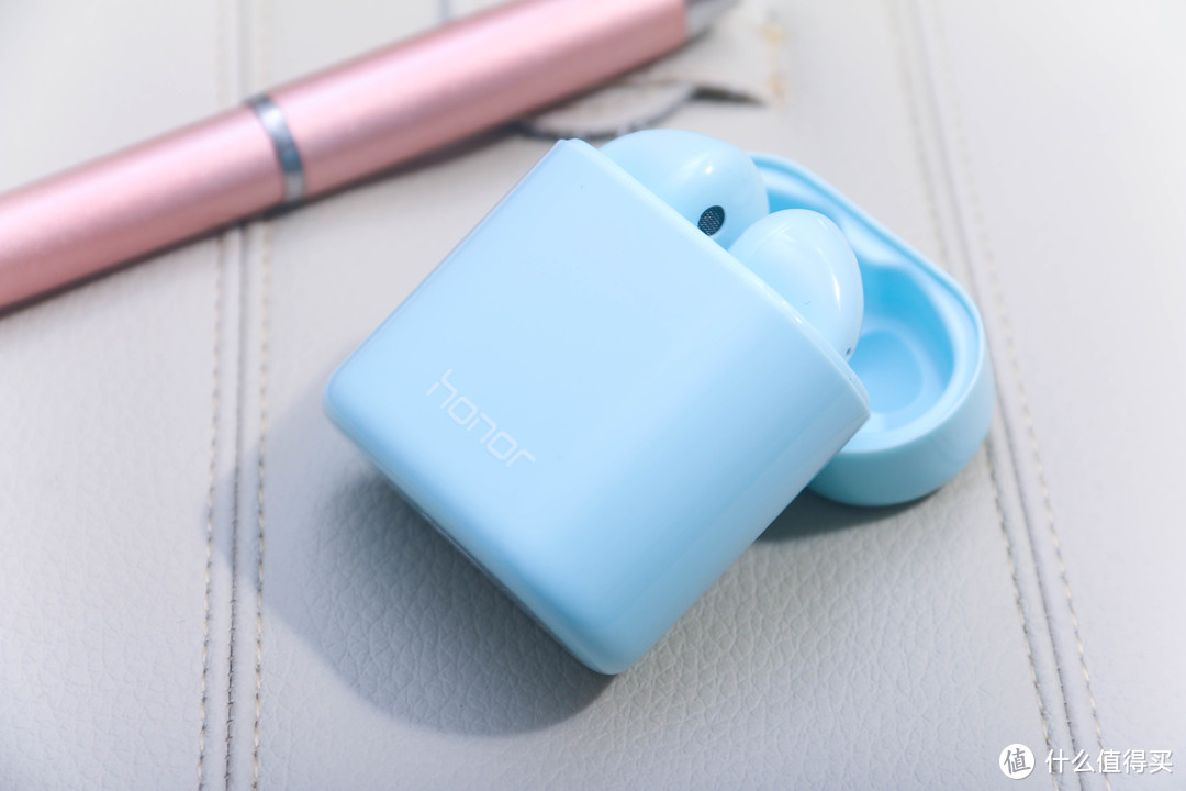 首款骨声纹AI智能无线耳机诞生，FlyPods Pro强势对飙Airpods