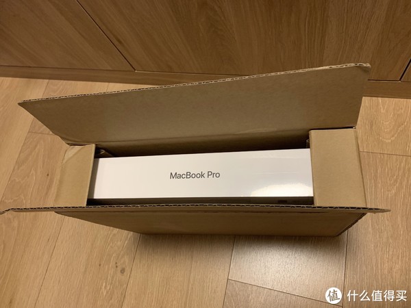 苹果2018款MacBook Pro 笔记本电脑开箱展示】包装|配件|接口|颜色|充电 