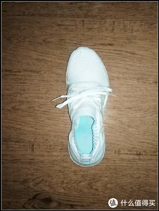 同样是阿迪达斯的时尚运动鞋，女性选Ultra Boost X还是TUBULAR SHADOW W？