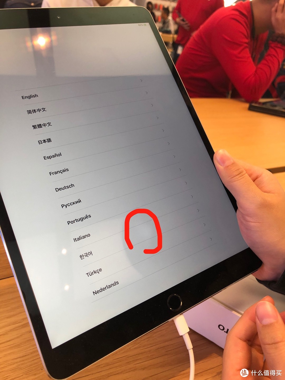 iPad Pro 用户注意了，如果你的设备出现这种情况，可以直接去直营店换新