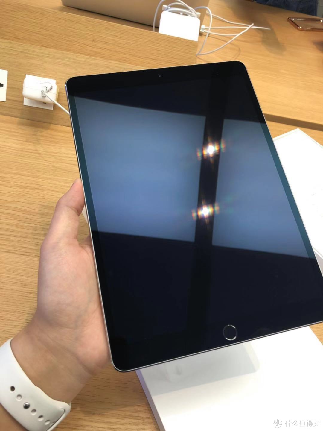 iPad Pro 用户注意了，如果你的设备出现这种情况，可以直接去直营店换新