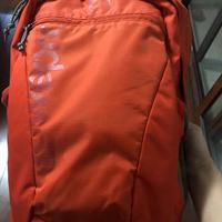 骇客 18L 户外双肩包使用感受(强度|透气|价格)