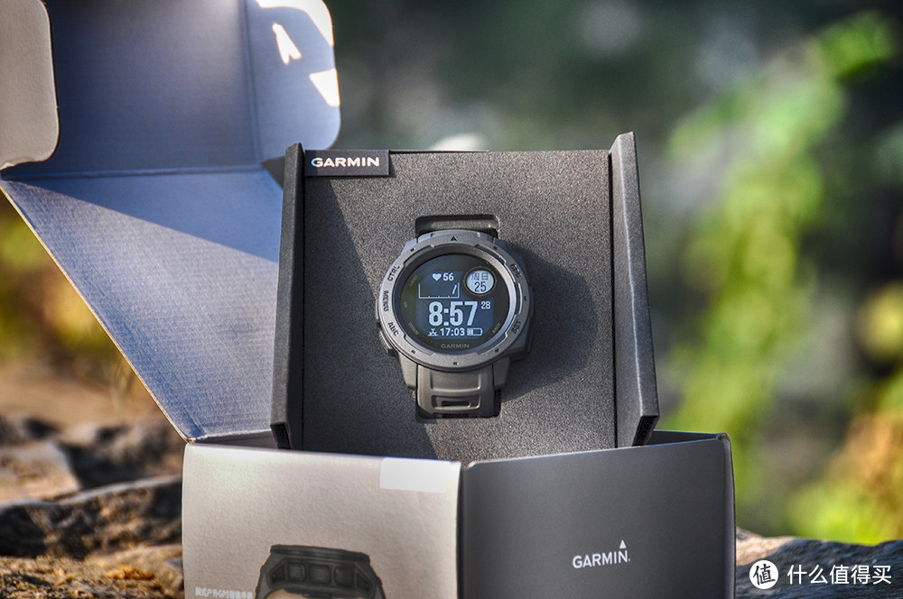 Garmin Instinct本能户外腕表，户外玩家腕上忠实的多能伙伴