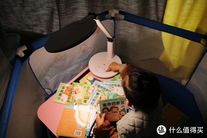 孩视宝智能双效护眼台灯体验：陪伴孩子健康阅读学习