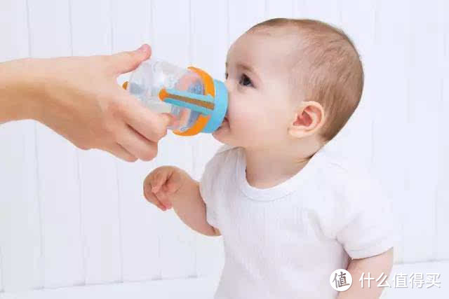 育儿说，宝宝总学不会自己喝水，怎么办？