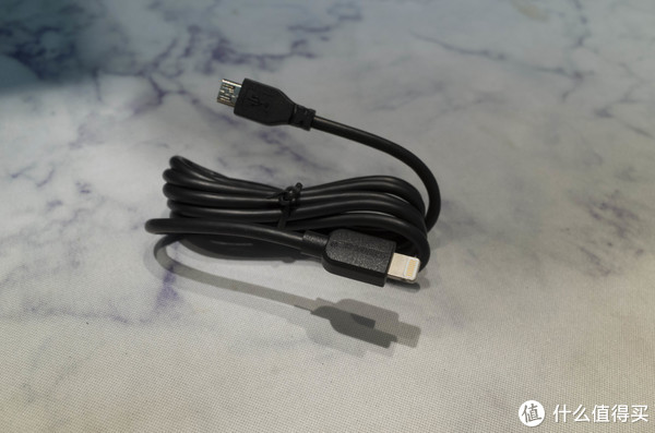 Lightning to micro-USB线，非常方便！赞！