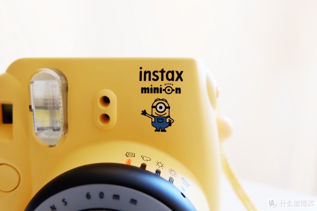 圣诞礼物推荐：一眼即沦陷的Fujifilm 富士 instax Mini 8 小黄人拍立得相机