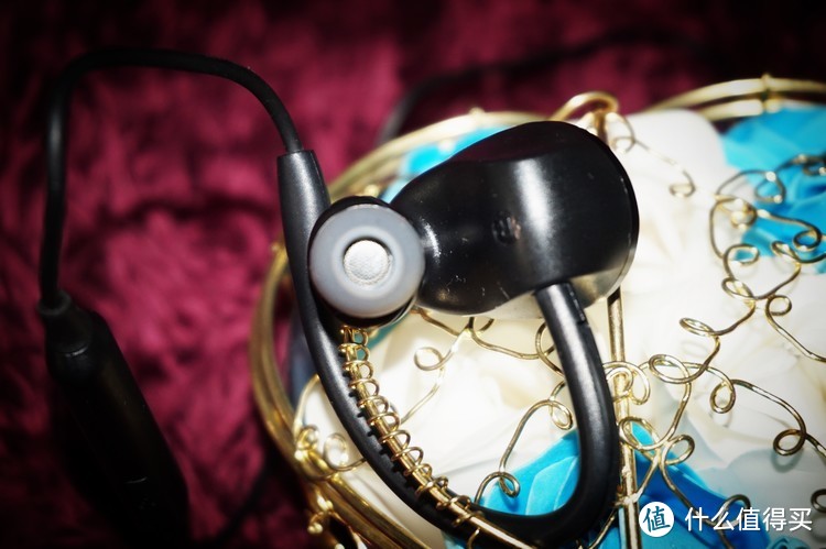 音乐与运动的跨界结合—JEET X 勇士限量版蓝牙耳机测评