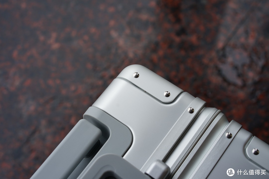 设计感爆棚-LEVEL8 锤子科技联名款 铝镁合金拉杆箱使用评测