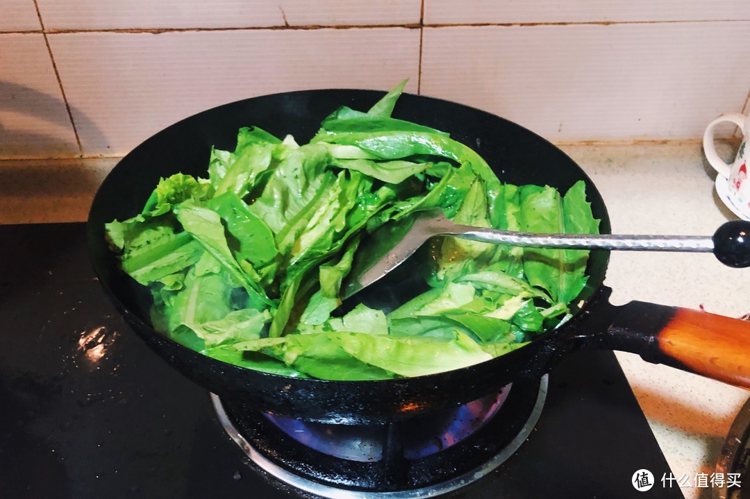 比饭馆好吃！家常豆豉鲮鱼油麦菜的美味技巧