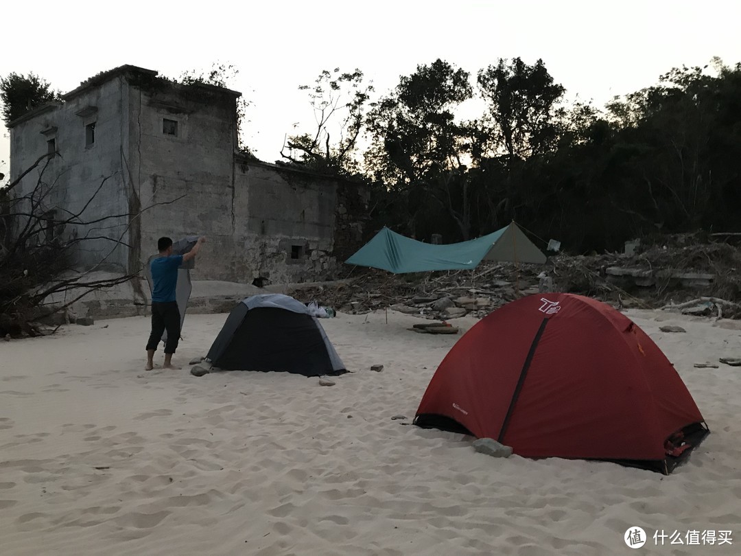 香港露营—我们在东平洲岛Plogging