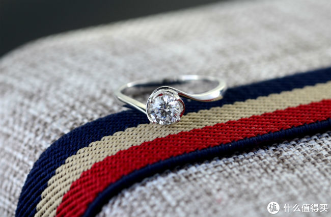 求婚钻戒和结婚戒指怎么选 钻戒品牌排行及新款钻戒价格