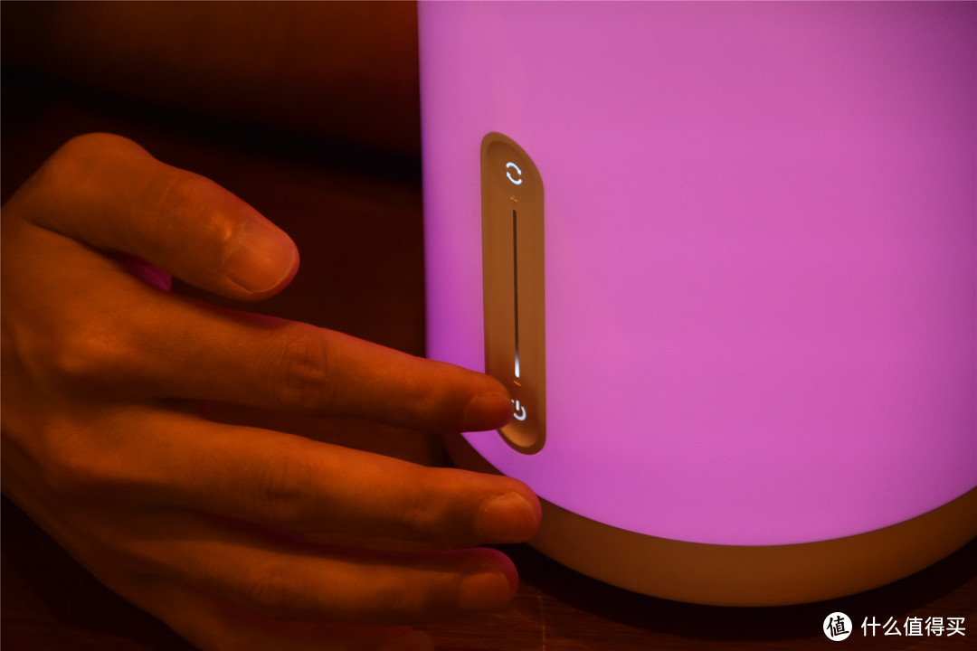米家床头灯升级，更大的发光面积，还支持Siri，169元值得买吗？