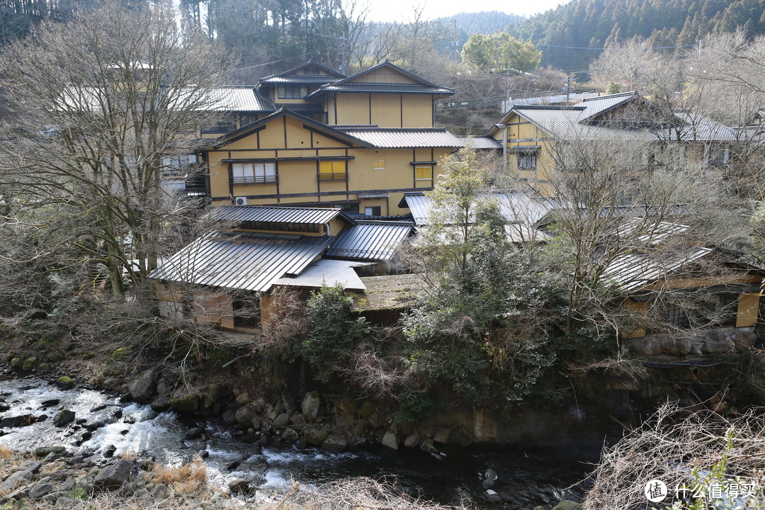 酒店依山坡而建，面积蛮大的