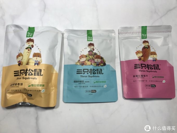 图片关键词 零食选择恐惧症的克星:三只松鼠巨型网红零食大礼包