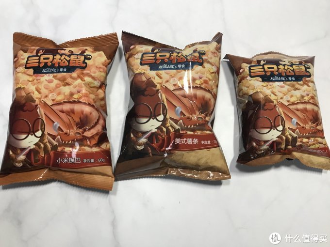 图片关键词 零食选择恐惧症的克星:三只松鼠巨型网红零食大礼包