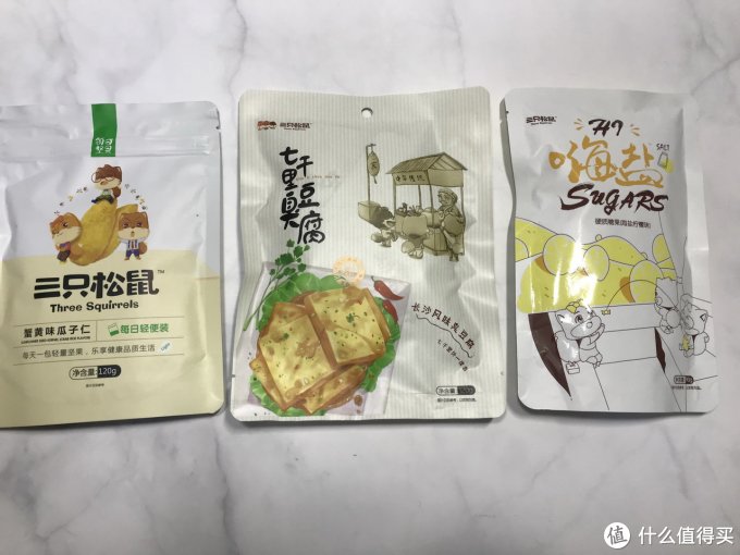 图片关键词 零食选择恐惧症的克星:三只松鼠巨型网红零食大礼包