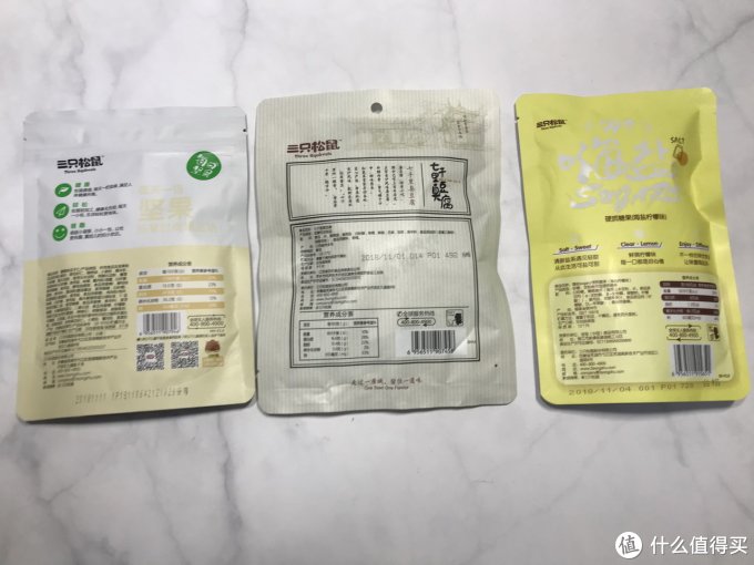 图片关键词 零食选择恐惧症的克星:三只松鼠巨型网红零食大礼包