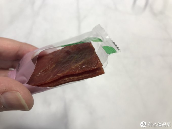 图片关键词 零食选择恐惧症的克星:三只松鼠巨型网红零食大礼包