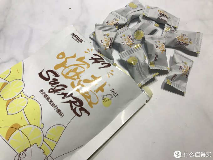 图片关键词 零食选择恐惧症的克星:三只松鼠巨型网红零食大礼包