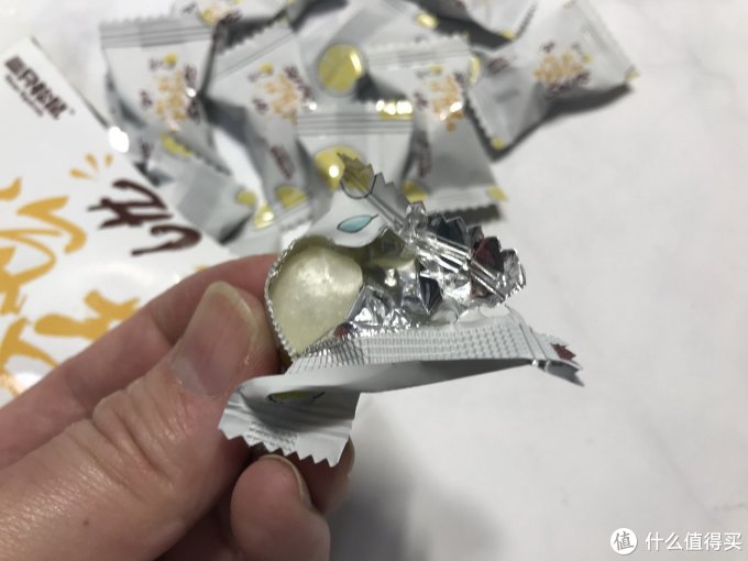 图片关键词 零食选择恐惧症的克星:三只松鼠巨型网红零食大礼包