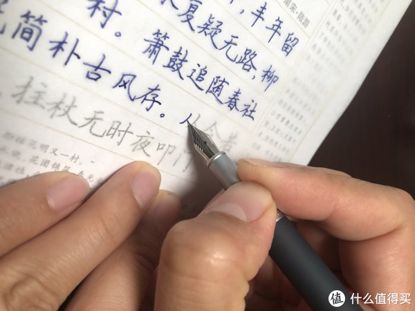 字太丑，所以就用临帖，前段时间临了一个月的庞中华字帖，最近开始临田英章的楷书，准备再无脑再临个几个月，看看会不会有所改进。
